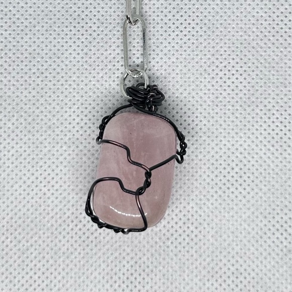 Rose quartz keychain polished stone distressed wire wrap handmade - Picture 5 of 5
